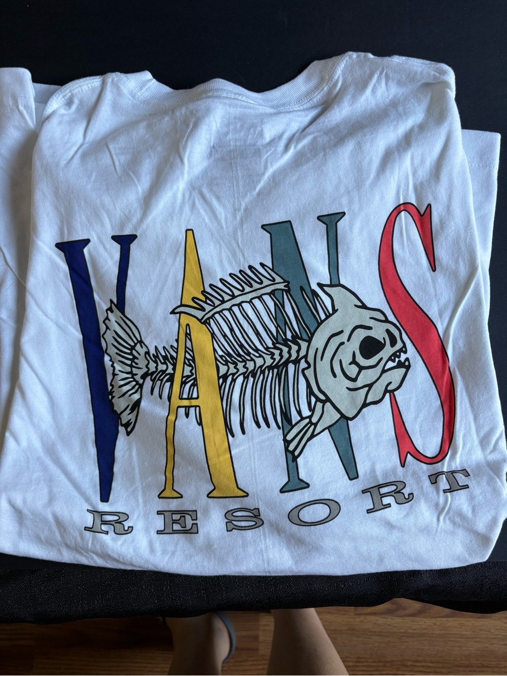 Vans Men’s White Tee Van’s Resort Fish Skeleton Graphic XXL. New without tags